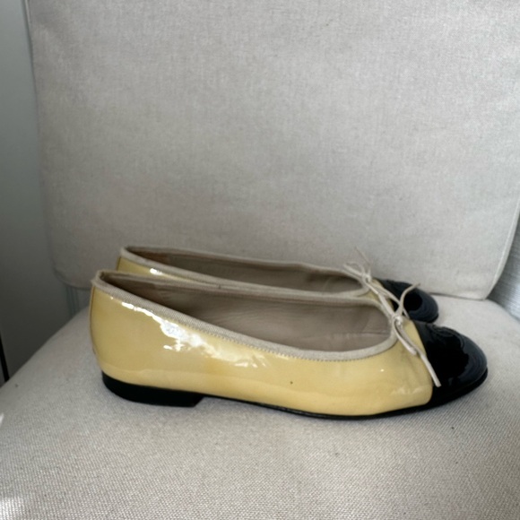 Authentic Chanel Flats black and nude Patent Leather size 36 - Picture 2 of 10
